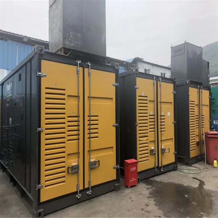 定城镇温度变化对不同类型欠压保护装置的可靠性影响有何差异？